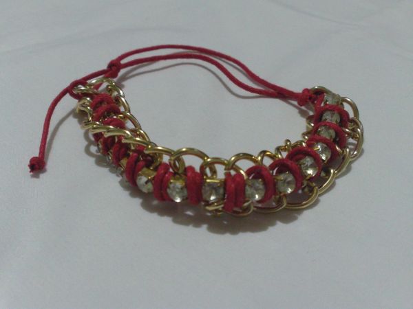 pulseira com correte vermelha cod.05